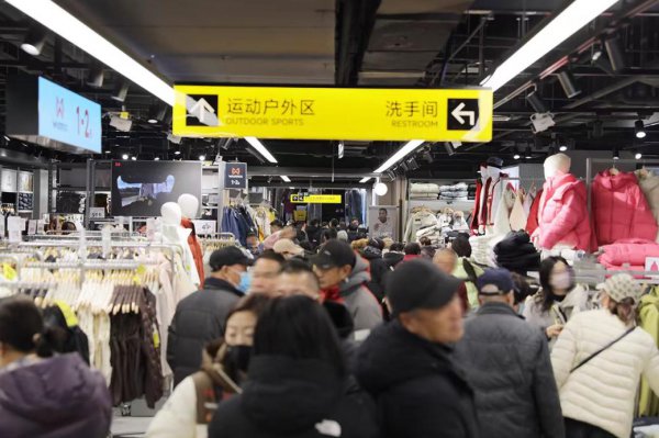 仓储式奥莱亮相房山，首日客流破3万